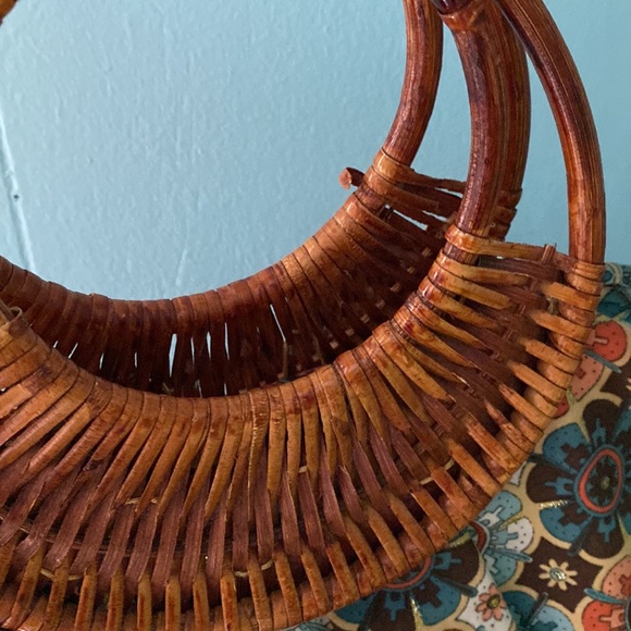 Light summer purse flower details wicker handle - Picture 10 of 11